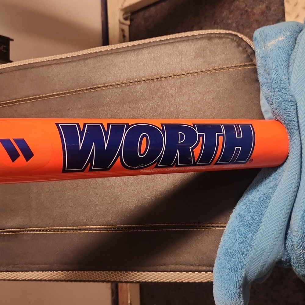 Worth Mayhem 22p Extreme slowpitch softball bat